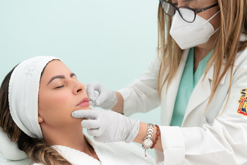 پیگیری مشتریان کلینیک زیبایی